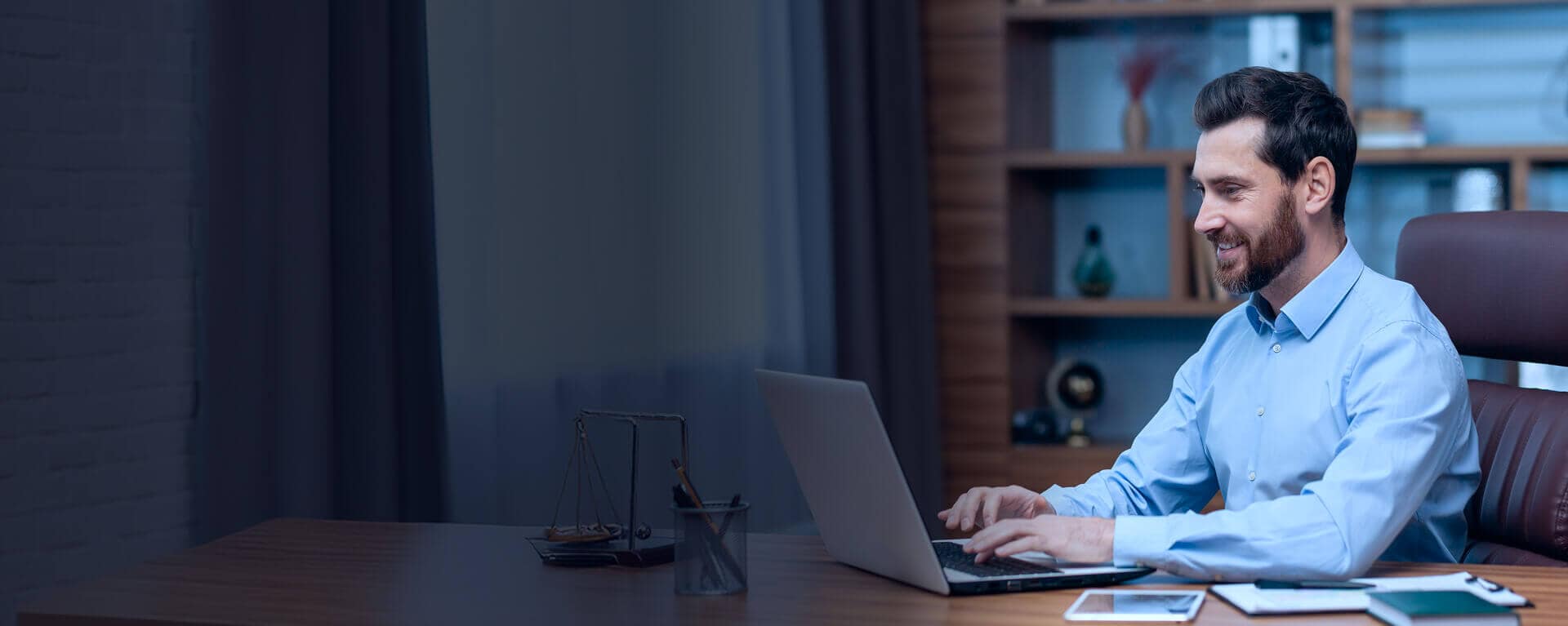 Kodersoft specialist working with a client